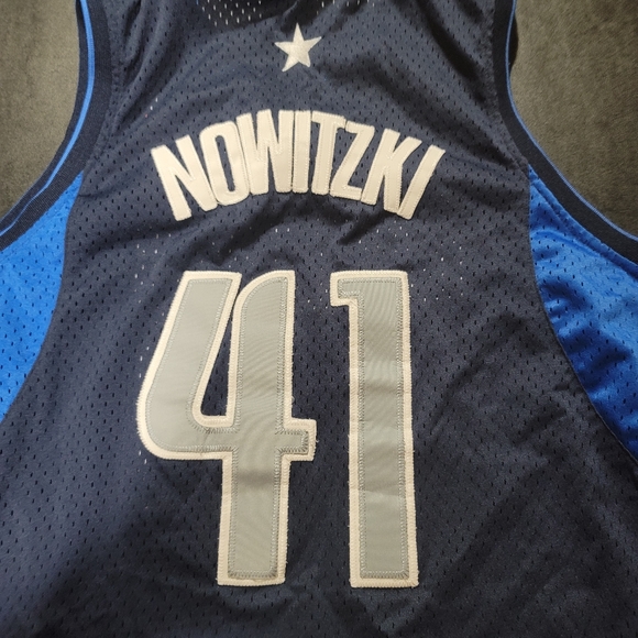 Vintage Dirk Nowitzki Dallas Mavericks basketball jersey. - Picture 7 of 7